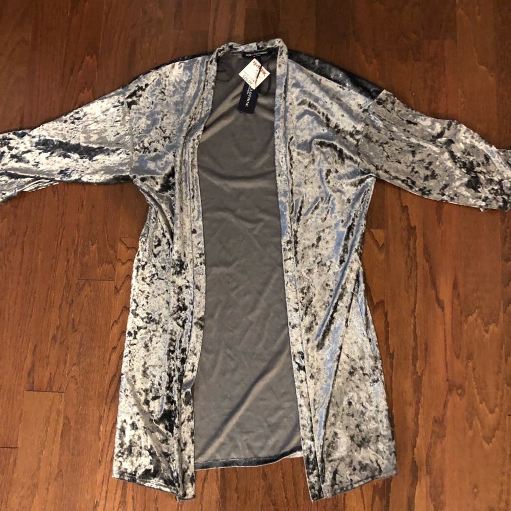 ⚡️Striking Velvet Kimono⚡️